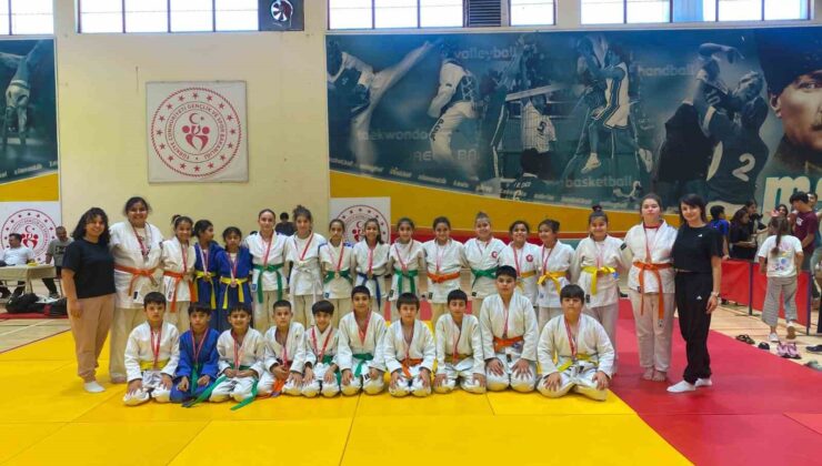Salihli’den 21 madalyalık zafer