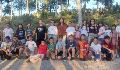 Sarıgöl’de 4 yıl boyunca okuttuğu eski öğrencileriyle buluştu
