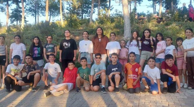 Sarıgöl’de 4 yıl boyunca okuttuğu eski öğrencileriyle buluştu