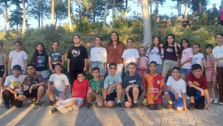 Sarıgöl’de 4 yıl boyunca okuttuğu eski öğrencileriyle buluştu