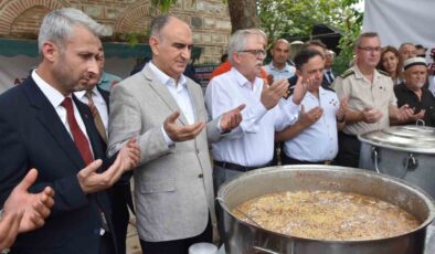 Şehit aileleri ve gazilerden aşure hayrı