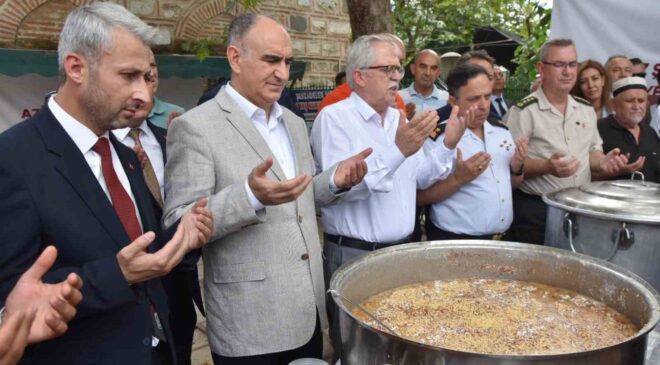 Şehit aileleri ve gazilerden aşure hayrı