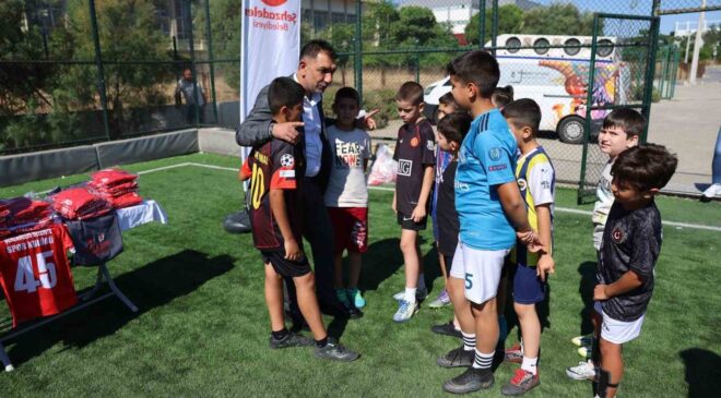 Şehzadeler’de geleceğin yıldızları sahaya indi