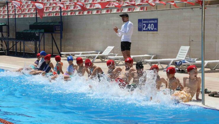 Şehzadeler’de yüzme kursları kapılarını açtı