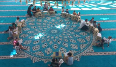 Selendi’de camiler çocuk sesiyle yankılanıyor