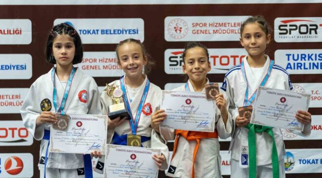 Yunusemre’nin minik judocuları Türkiye’yi salladı