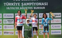 Akhisarlı bisikletçiler Türkiye Şampiyonası’nda kürsüyü doldurdu