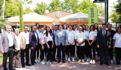 Başkan Dutlulu, voleybol ve hentbol takımlarıyla buluştu