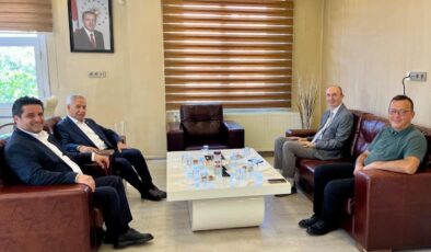 Bülent Arınç’tan Şehzadeler Kaymakamı Günhan Yazar’a ’Hayırlı olsun’ ziyareti