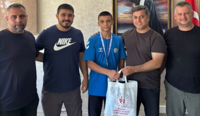 İl Müdürü Öztürk’ten Türkiye Şampiyonu Yaman’a kutlama