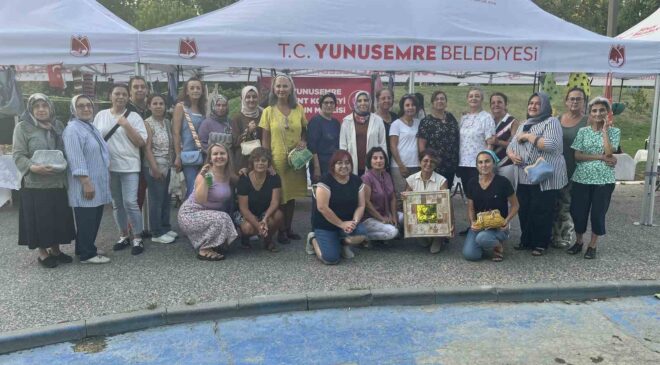 Kadınların el emeği ürünleri gece pazarında satışa çıktı