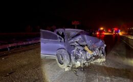 Kula’da kontrolden çıkan otomobil karşı şeride geçti: 4 yaralı