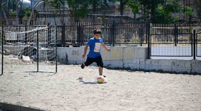 Manisa Büyükşehir Belediyesi mahallelilerin sorunlarını dinliyor