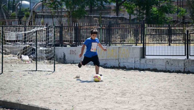Manisa Büyükşehir Belediyesi mahallelilerin sorunlarını dinliyor
