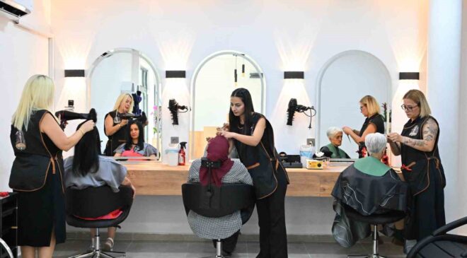 Manisa Emekli Kafe’de kuaför ve berber hizmeti başladı
