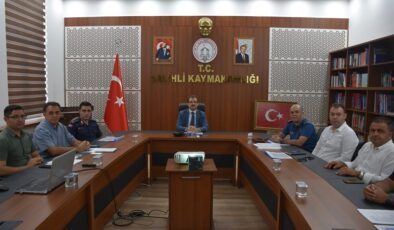 Salihli’de metruk binalar yıkılıyor, hurda araçlar kaldırılıyor