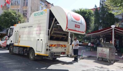 Şehzadeler’de çöp konteynerleri dezenfekte ediliyor