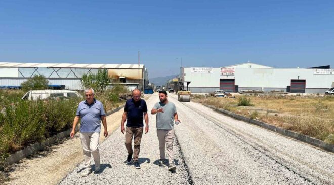 Turgutlu’da sanayi sitesine 5 bin metrekarelik asfalt hamlesi