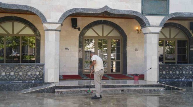 Yunusemre’de ibadethanelerde kapsamlı temizlik çalışması