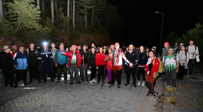 Avrupa Hareketlilik Haftası’nda Spil Dağı’nda gün doğumu yürüyüşü