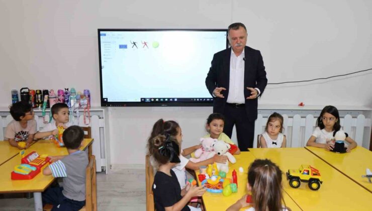 Başkan Balaban yeni eğitim yılında miniklerin heyecanına ortak oldu