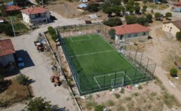 Demirci’de 11 kırsal mahalleye halı saha