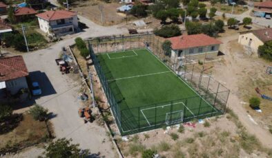 Demirci’de 11 kırsal mahalleye halı saha