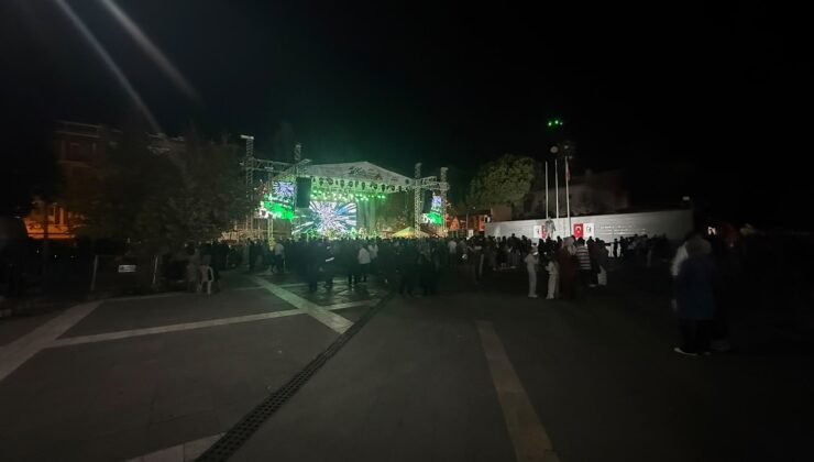 Kurtuluşun 104. yılında Zeynep Dizdar sahne aldı