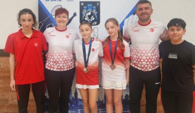 Manisalı badmintonculardan Hırvatistan’da çifte bronz