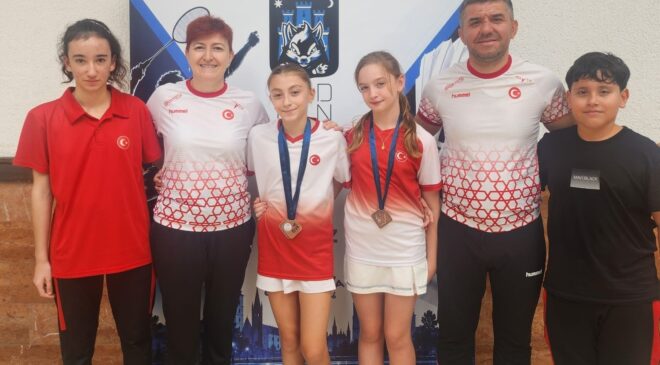 Manisalı badmintonculardan Hırvatistan’da çifte bronz