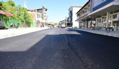 Selendi Atatürk Caddesi’nde yılların yol sorunu çözülüyor