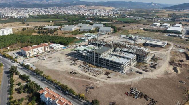 Akhisar’daki 450 yataklı hastanede inşaat çalışmaları sürüyor