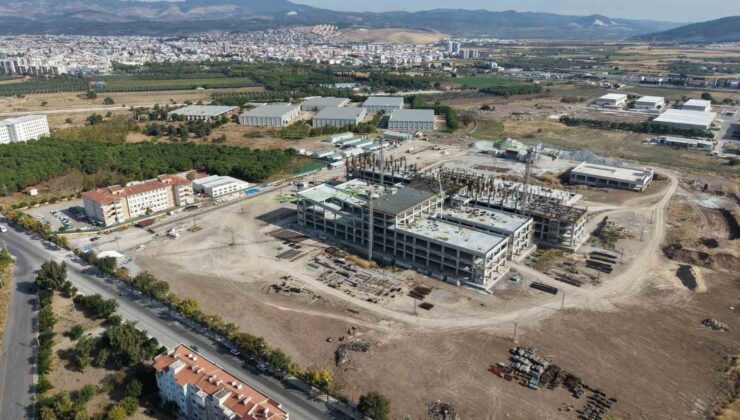 Akhisar’daki 450 yataklı hastanede inşaat çalışmaları sürüyor