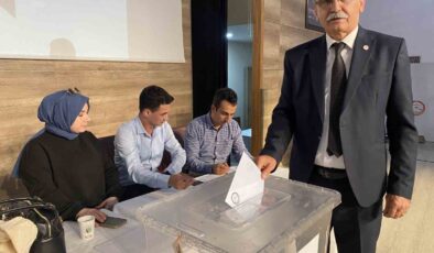Alaşehir’de YENİ Parti’nin ilk ilçe başkanı Mehmet Kayacık oldu