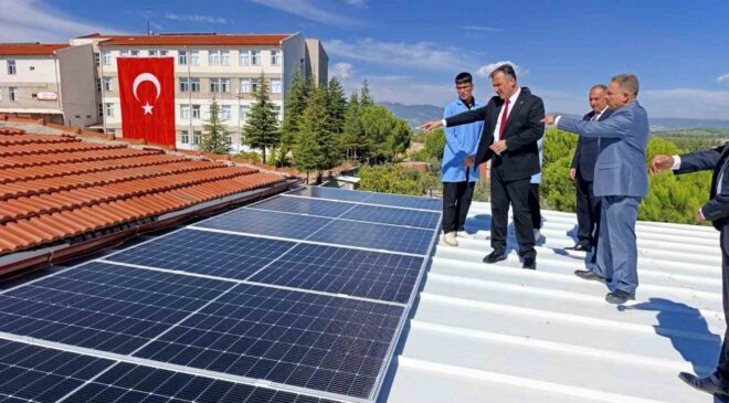 Gördes’in güneşi okula enerji vermeye başladı