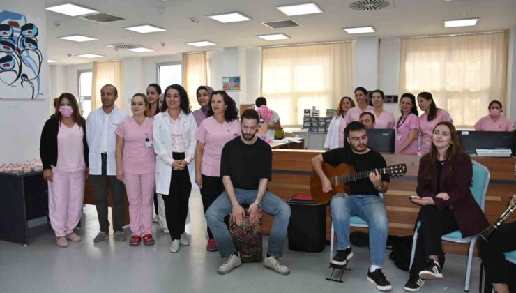 Hastalar müzikle moral buldu