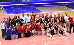 Kadın voleybolculardan muhteşem geri dönüş