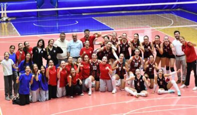 Kadın voleybolculardan muhteşem geri dönüş