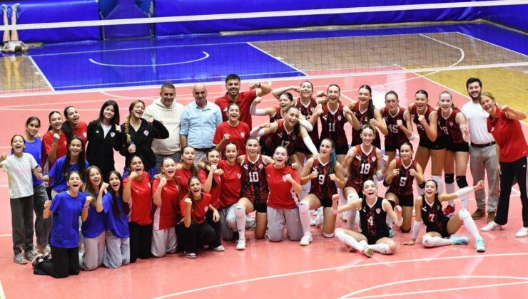 Kadın voleybolculardan muhteşem geri dönüş