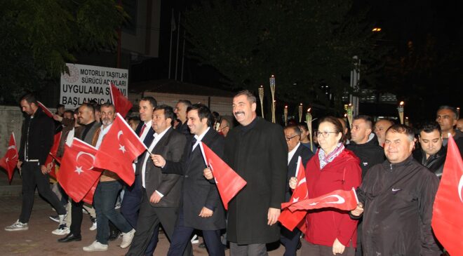 Kula’da Cumhuriyet Bayramı etkinlikleri fener alayıyla sona erdi