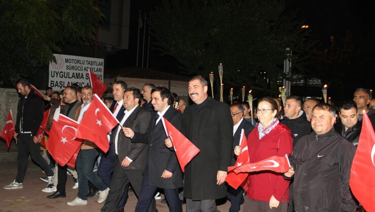 Kula’da Cumhuriyet Bayramı etkinlikleri fener alayıyla sona erdi