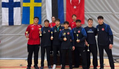 Manisa BBSK’lı güreşçiler Helsinki’den 8 madalya ile döndü