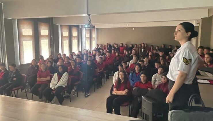Manisa’da jandarmadan öğrencilere ‘Siber Zorbalık’ semineri