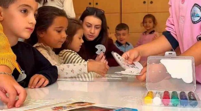 Manisa’da üniversiteli gençler minik kalplere dokundu