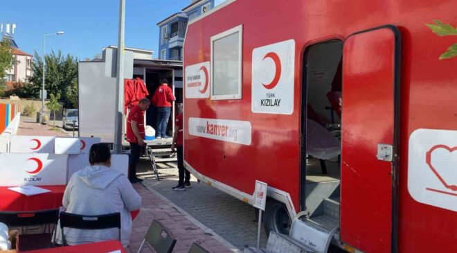 Öğrenciler velilerini kan bağışına ikna etti