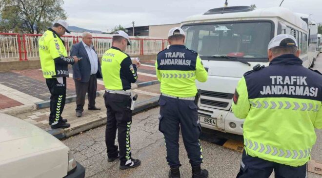 Öğrencilerin güvenli ulaşımı için servis araçları mercek altına alındı