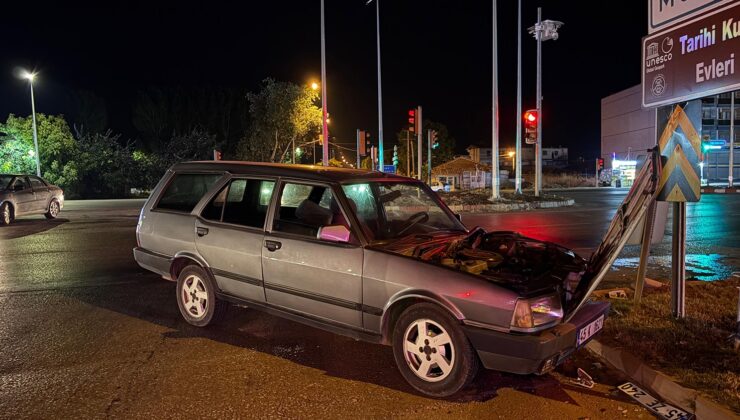 Otomobiller kavşakta çarpıştı: 1 yaralı