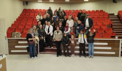 Oyuncu ve yazar İğdigül’den sokak hayvanları için sevgi ve merhamet çağrısı