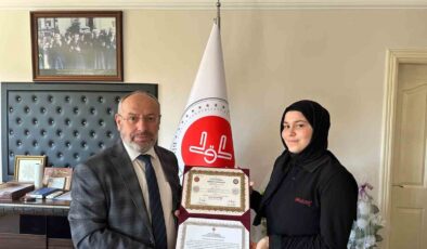 Salihli’de hafızlar belgelerine kavuştu