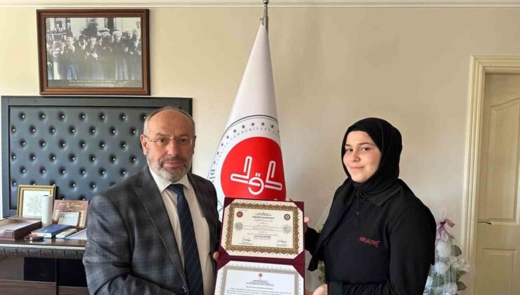 Salihli’de hafızlar belgelerine kavuştu